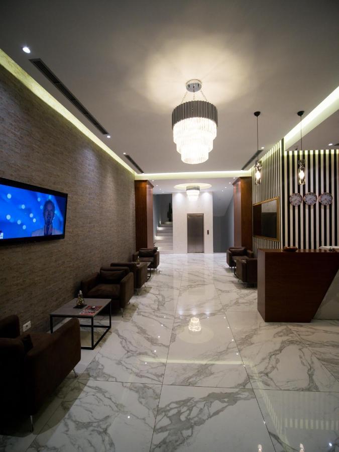Light 3* Tirana