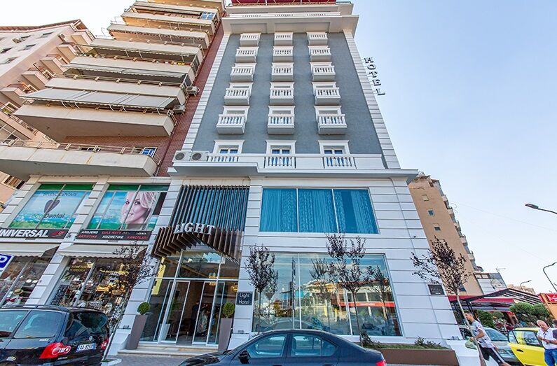 Light 3* Tirana